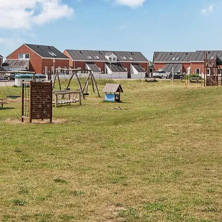 8 Person In R M By Traum Sønderby